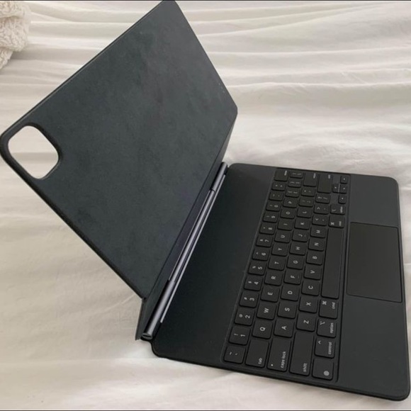 Apple Magic Keyboard 12.9in - Picture 4 of 7